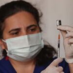 De ce crește numărul de infectări în țări cu un procent mare de vaccinare?