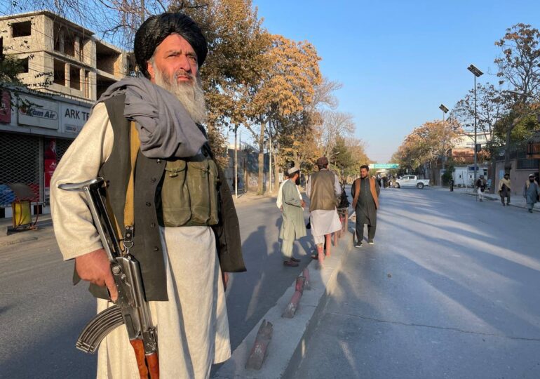 Peste 100 de membri ai forţelor de securitate din Afganistan, executaţi de talibani sau făcuţi să dispară (HRW)
