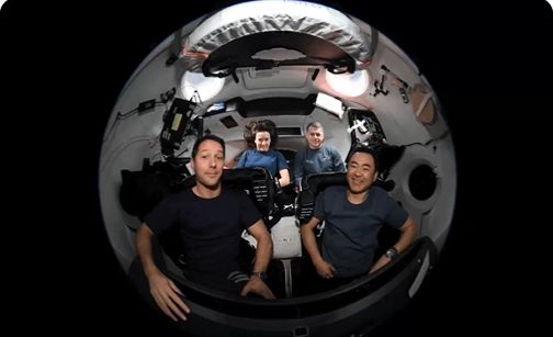 Probleme delicate pe ISS: Astronauții NASA, nevoiți să poarte scutece la întoarcerea pe Pământ