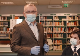 Cum se face un test de salivă? Ne arată ministrul Educației (Video)