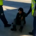 Un migrant a fost găsit în viaţă în trenul de aterizare al unui avion venit din Guatemala (Video)