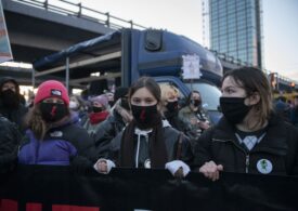 Proteste în Polonia după primul deces cauzat de interdicţia avorturilor. Medicii puteau să-i salveze femeii viaţa, dar legea nu îi lasă