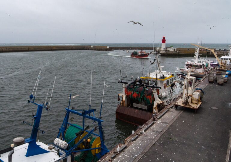 Pescarii francezi vor să blocheze Eurotunelul și mai multe porturi, supărați că nu mai pot pescui la englezi, după Brexit