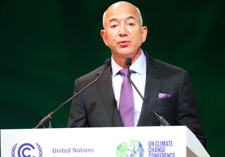 Jeff Bezos: Oamenii se vor naşte în spaţiu şi „vor vizita Pământul” în vacanţă