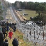 Polonia construiește un gard permanent de peste 5 metri înălțime la granița cu Belarus – va fi gata la vară
