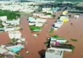 Inundaţii puternice în India: Cel puţin 30 de morţi şi dispăruţi (Video)