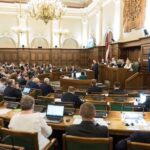 Parlamentul din Letonia a decis să le interzică dreptul de vot şi să le reducă salariul deputaţilor nevaccinaţi împotriva COVID-19