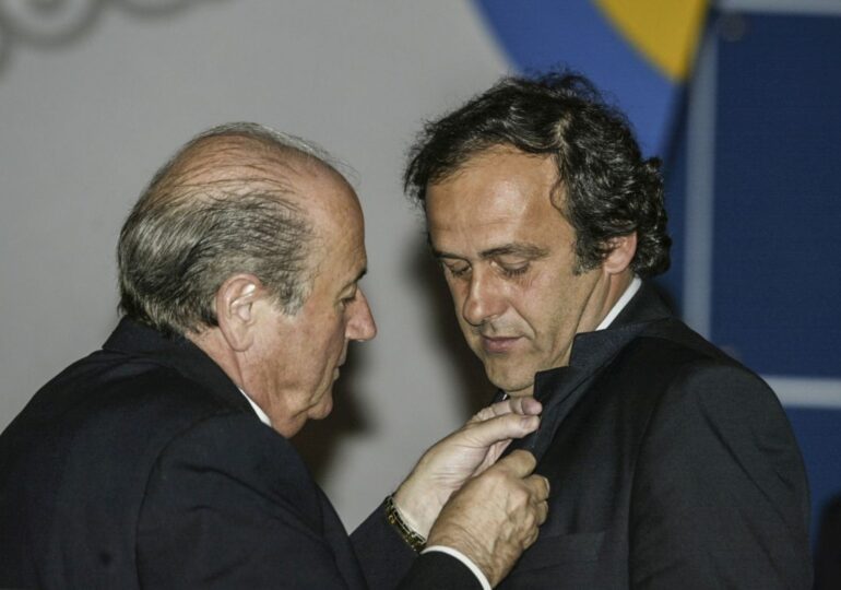 Michel Platini și Sepp Blatter, trimiși în judecată pentru escrocherie