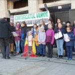Anchetă la Suceava după ce zeci de copii au participat la proteste anti-vaccin conduse de un primar PNL (Video)