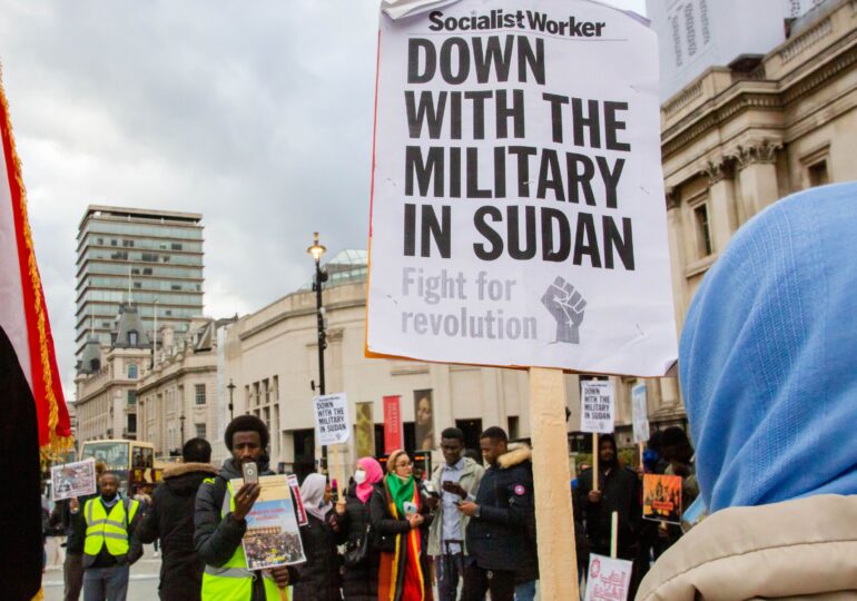 Lovitură de stat în Sudan: Oamenii au ieșit în stradă, poliția trage cu muniție reală - Cel puțin 5 morți