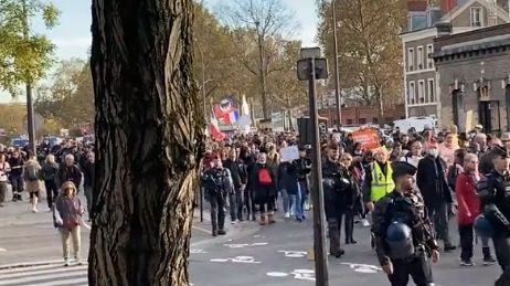 Zeci de mii de francezi au ieşit la protest, după ce Parlamentul a impus certificatul sanitar până în vara lui 2022 (Galerie video)