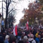 Mii de oameni protestează la Viena faţă de carantină și vaccinarea antiCovid obligatorie (Video)