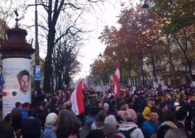 Mii de oameni protestează la Viena faţă de carantină și vaccinarea antiCovid obligatorie (Video)