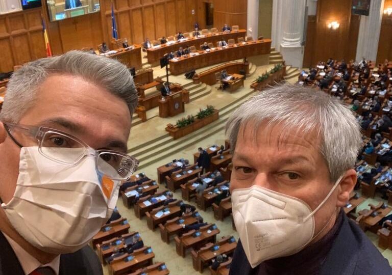 Cioloș face bilanțul anului început la guvernare și terminat în opoziție: Am ţinut cu dinţii de reforme