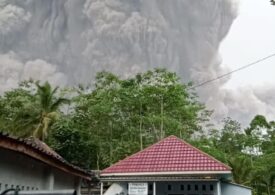 Imagini dramatice din Indonezia, unde vulcanul Semeru erupe pentru a doua oară în ultimele luni