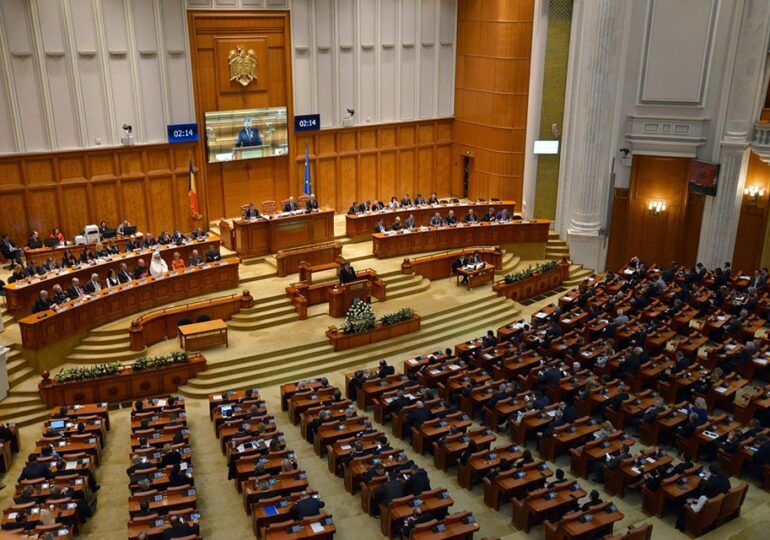 Senatorii și deputații, obligați să declare cu cine se întâlnesc pentru a discuta despre proiecte de legi