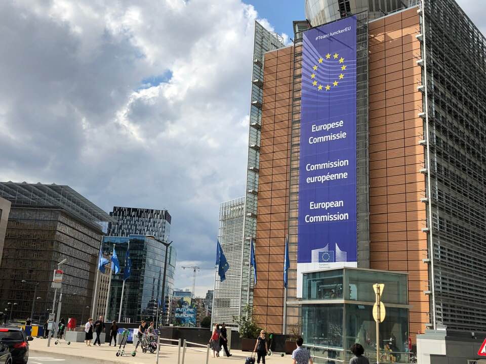 Comisia Europeană vrea o taxă pe coletele Temu și Shein. Efectele nedorite ale avalanșei de mărfuri ieftine din China