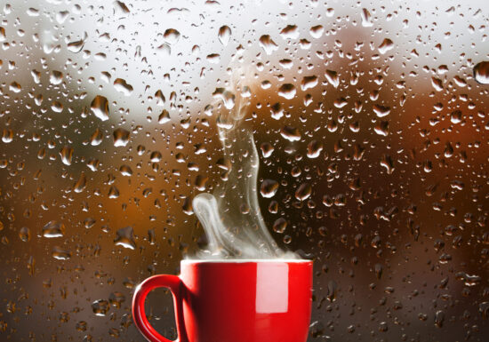 Vreme rea în weekend: ploi abundente și vânt de până la 80 km/h