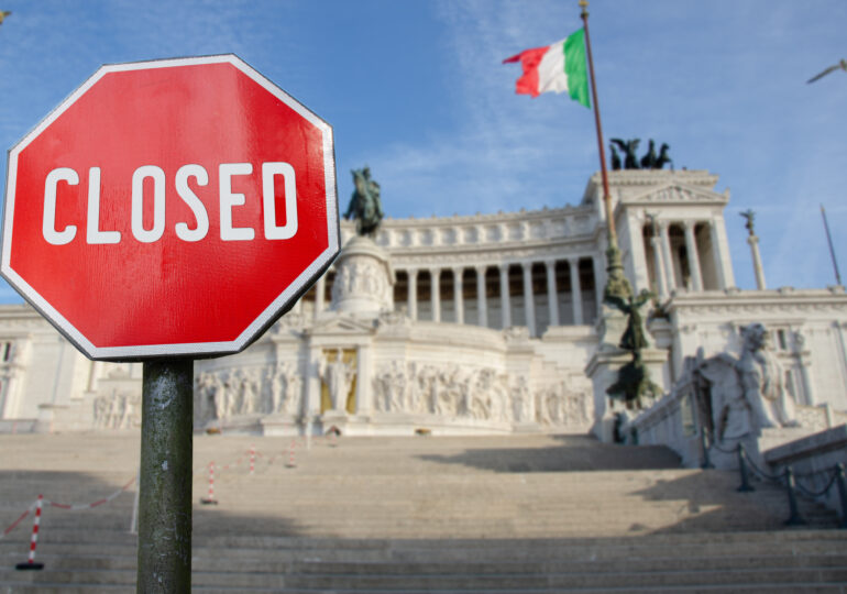 Italia riscă să fie paralizată de restricții, cu până la 10 milioane de contacte de pus în carantină