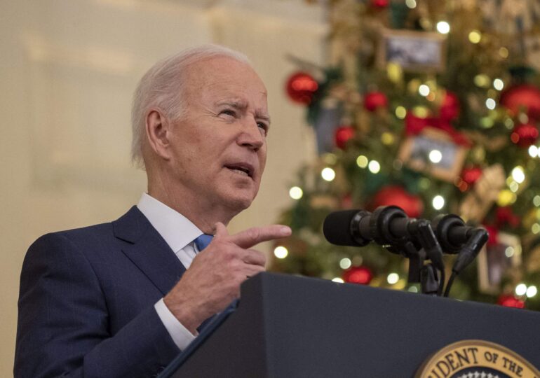 Biden laudă, de Crăciun, uriaşul curaj al americanilor împotriva pandemiei