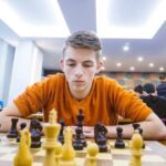 Un tânăr șahist român a produs surpriza zilei la Campionatul Mondial