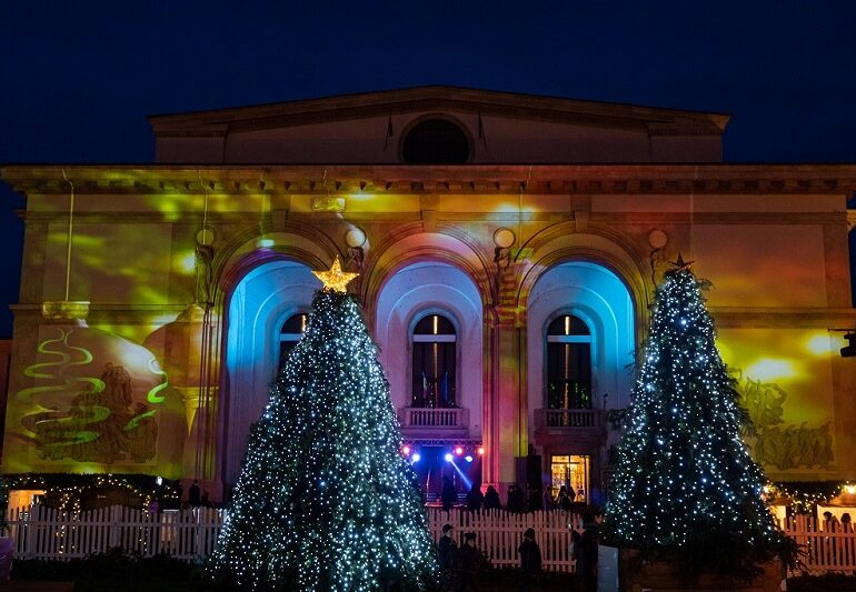 Impresii de la Târgul de Crăciun din fața Operei Naționale București, care a fost vizitat deja de zeci de mii de oameni (Galerie foto)
