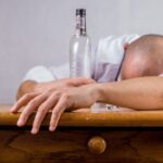 Calvarul bărbatului al cărui organism produce singur alcool. Se îmbată brusc, fără să bea niciodată