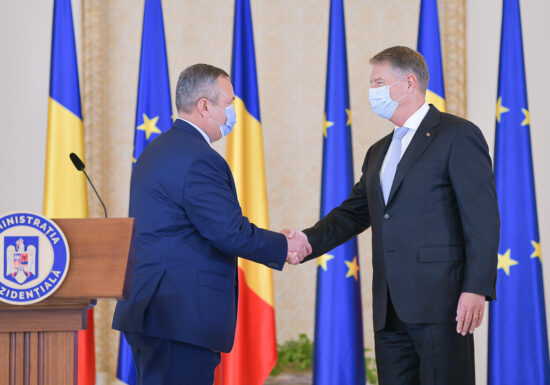 Se va ”lega de mâini și de picioare” premierul Ciucă, numind un condamnat penal de la PSD în funcția de secretar general al Guvernului? <span style="color:#990000;font-size:100%;">Interviu</span>