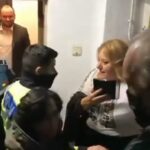 A transmis din Kabulul ocupat de talibani, dar Şoşoacă a fost prea mult. Jurnalista italiană care a făcut plângere la Poliţie îi acuză soţul că a lovit-o şi a muşcat-o