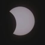 Fenomen astronomic rar, astăzi: Eclipsă totală de soare, cu un traseu neobișnuit (Video)