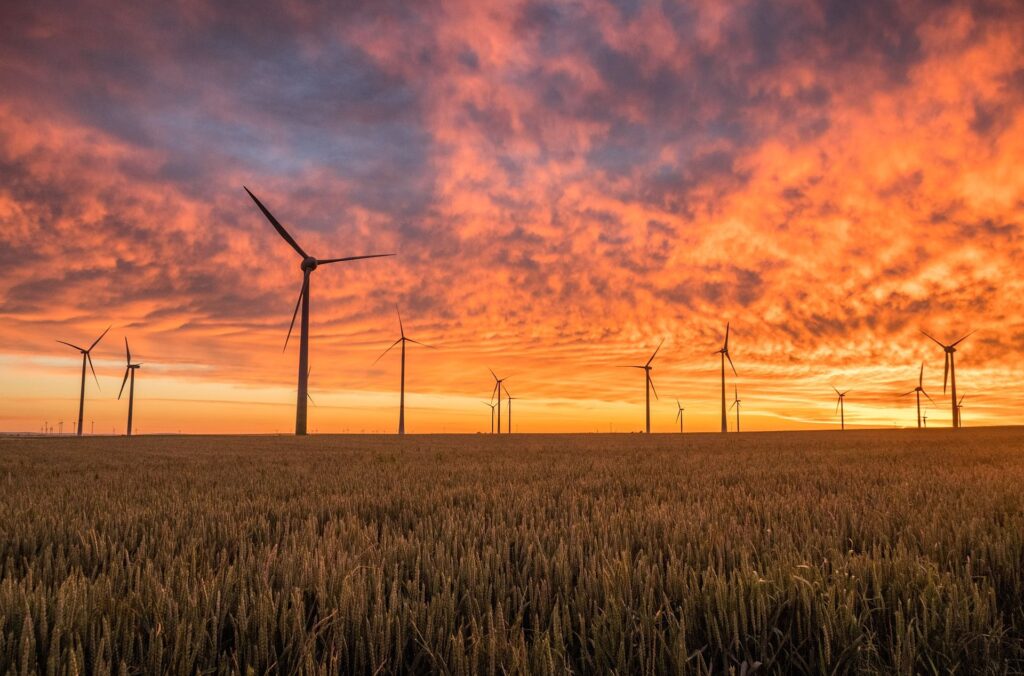 România și-a atins deja țintele de decarbonizare din Tratatul de la Paris. Problema: Investițiile în regenerabile se fac cu importuri