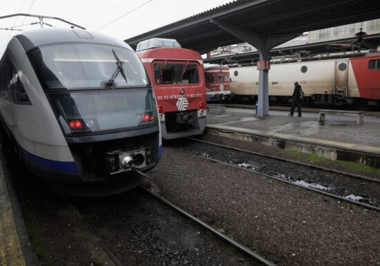 Furtuna a lăsat Gara de Nord fără tensiune. Circulația trenurilor electrice, afectată în București <span style="color:#990000;">UPDATE</span>