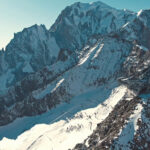 Un alpinist a primit jumătate dintr-o comoară de smaralde, rubine și safire pe care a găsit-o pe Mont Blanc