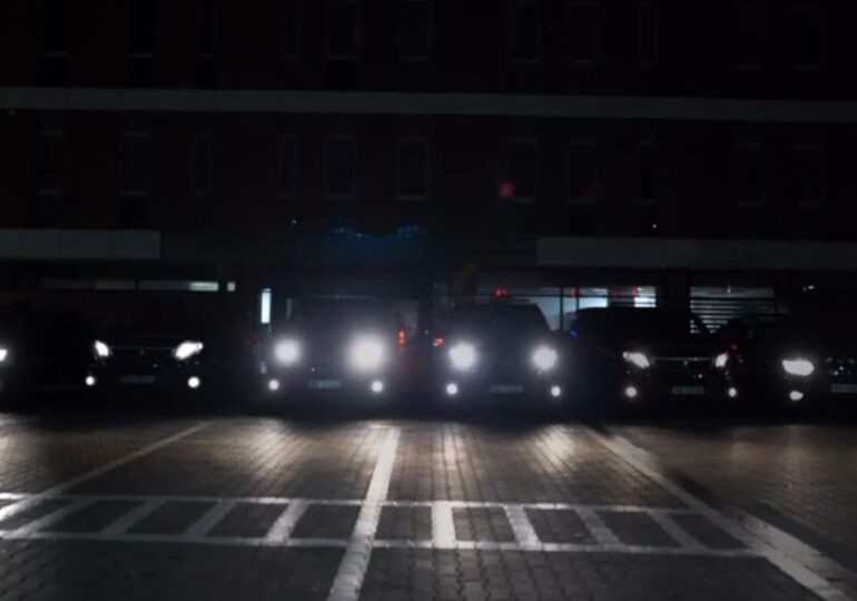 Video spectaculos de Crăciun de la MAI - joc de lumini cu farurile mașinilor de intervenție (Video)