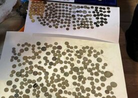 Percheziţii la traficanţii de artefacte: Poliţiştii au confiscat peste 2.000 de monede, inele, pandantive și vârfuri de lance