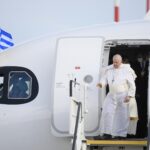 Papa Francisc s-a dus în tabăra de migranţi din Lesbos: Vă implor să punem capăt acestui naufragiu al civilizaţiei! (Video)