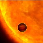 A fost descoperită o exoplanetă extremă, din multe puncte de vedere. Din păcate, e sortită pieirii