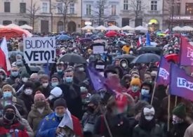 Proteste în mai multe oraşe din Polonia pentru susţinerea libertăţii presei (Video)