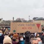 În Belgia se protestează pentru cultură: Mii de oameni au ieşit în stradă ca să ţină deschise teatrele (Video)