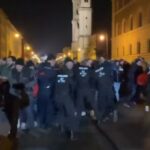 Violenţe la Munchen, unde mii de nemţi au ieşit să protesteze faţă de noile restricţii  (Video)