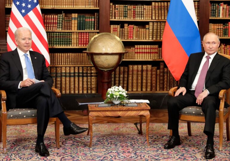 Dialog la cel mai înalt nivel: Biden și Putin discută marți prin videoconferință despre Ucraina și ”liniile roșii”