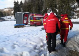 Doi răniţi în accidente cu snowmobilul şi un bărbat blocat într-o zonă greu accesibilă găsit decedat de către salvamontiștii din Maramureș