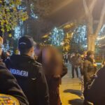 Scandal în Târgul de Crăciun din Constanța: Mai multe persoane au forțat intrarea fără certificat verde și s-au încăierat cu jandarmii (Video)