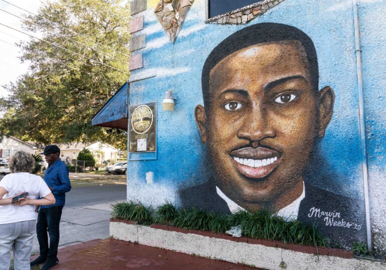 SUA: Trei bărbaţi care au ucis un tânăr de culoare care făcea jogging au fost condamnaţi la închisoare pe viaţă