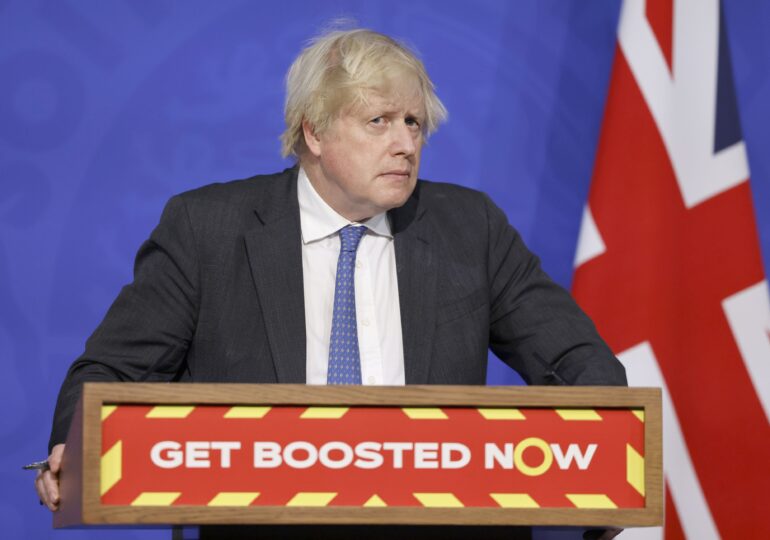 Marea Britanie a atins un nou record de cazuri zilnice de Covid, dar Boris Johnson nu vrea să înăsprească restricţiile