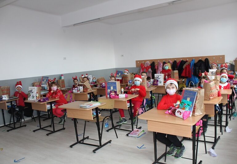 World Vision România și peste 4.000 de donatori au reușit să ofere cadouri de Crăciun copiilor de la sate