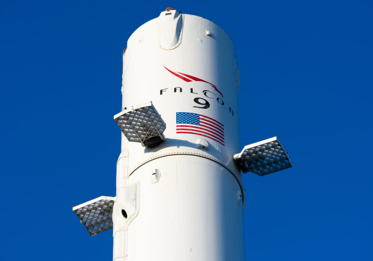 O rachetă SpaceX scăpată de sub control se va lovi de Lună