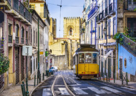 Portugalia relaxează restricţiile antiCOVID, deși infectările cresc, pentru că numărul spitalizărilor e redus, la 89% din populație complet vaccinată