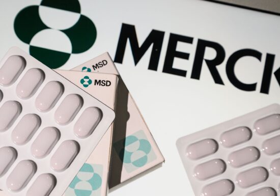 România va trece prin valul 5 de pandemie fără pastilele minune de la Pfizer și Merck