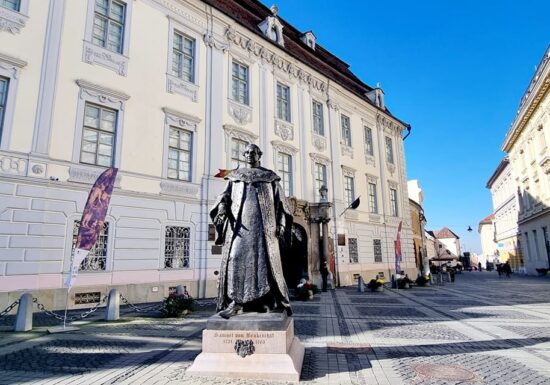 Ministrul Culturii a trimis Corpul de Control la Muzeul Brukenthal din Sibiu, după ce Andrew Tate a participat la un concert